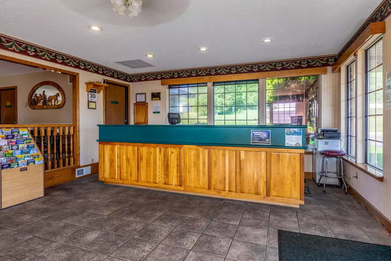 Quality Inn Lakefront (Heritage Inn Motel) - From Choice Motels Website (newer photo)